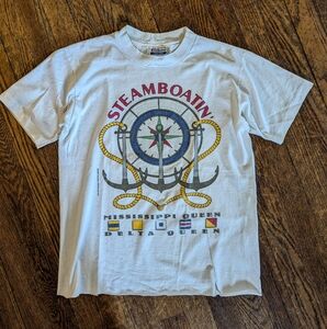Vintage Mississippi Queen Steamboatin' Off White. Cropped Tee